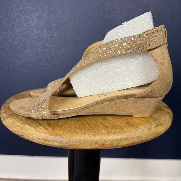 Cloudwalkers NWOT “Holly” Embellished Tan Wedge Sandals, Size 10 WIDE - Picture 2 of 7
